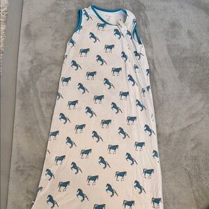 Kyte BABY White Sleeveless Sleep Sack with Blue Horse Print